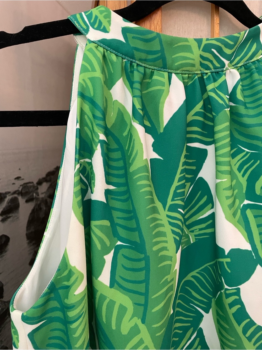 Sail to Sable Banana Leaf Print with Crochet Trim Halter Top in Medium NWOT - Picture 4 of 13